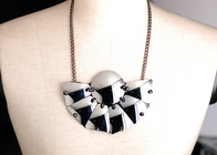 سفارشی سیاه و سفید ورق شیشه ای دست ساز گردنبند، صنایع گردنبند برای زنان